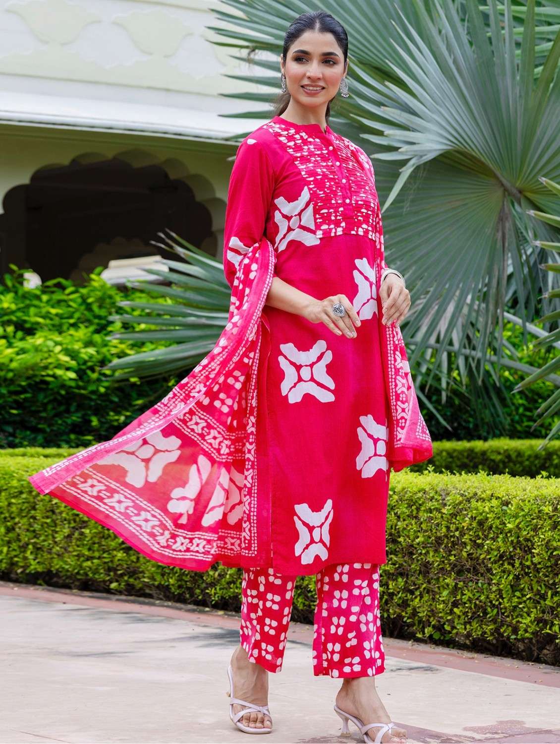 women printed three quarter sleeve kurta palazzo with dupatta set - 22140585 - Standard Image - 1