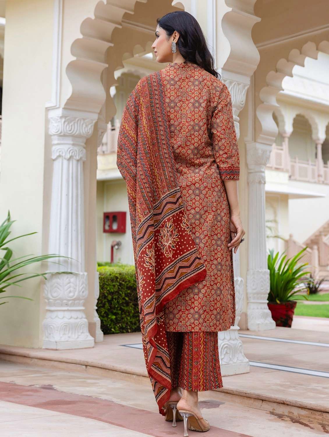 women printed three quarter sleeve kurta palazzo with dupatta set - 22140589 - Standard Image - 4