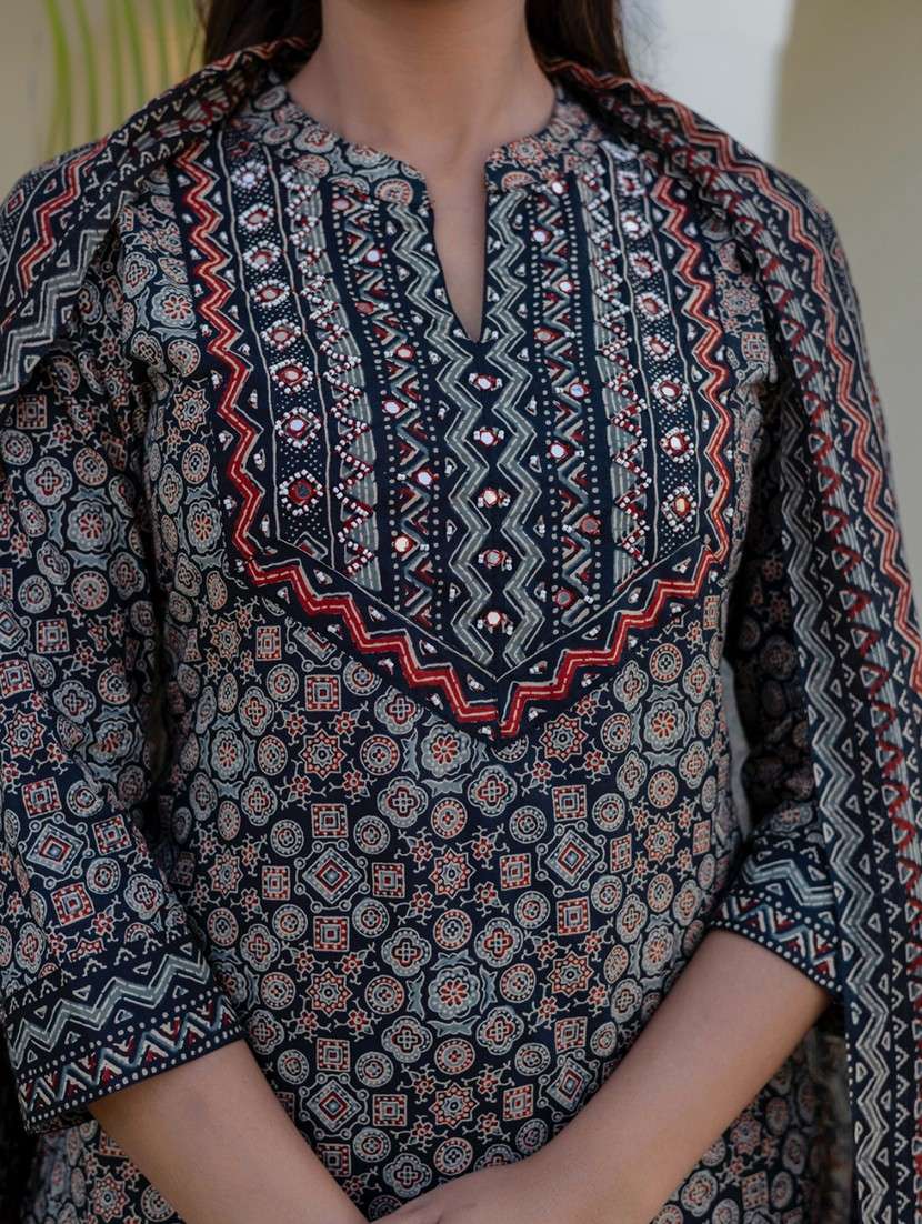 women printed three quarter sleeve kurta palazzo with dupatta set - 22140590 - Standard Image - 6