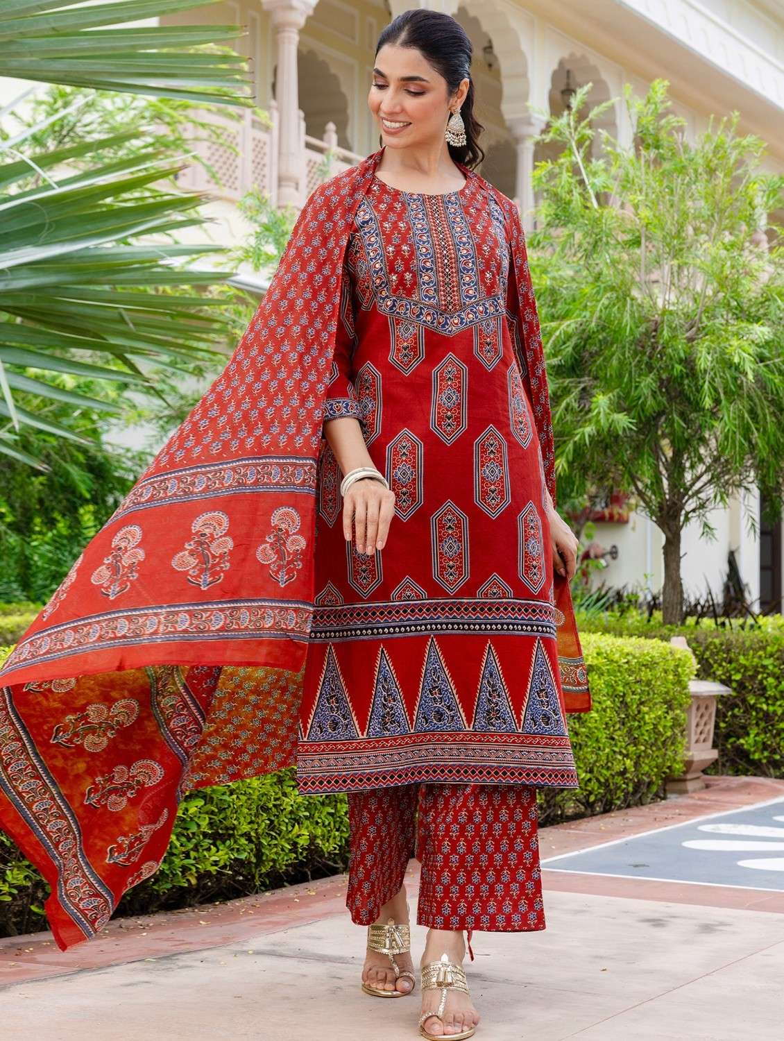 women printed three quarter sleeve kurta palazzo with dupatta set - 22140591 - Standard Image - 1