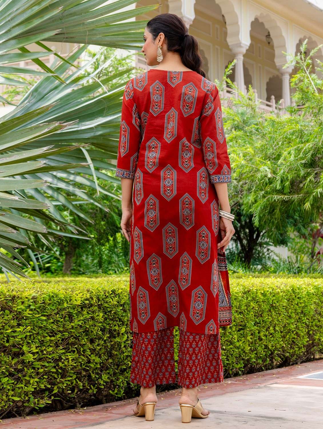 women printed three quarter sleeve kurta palazzo with dupatta set - 22140591 - Standard Image - 4