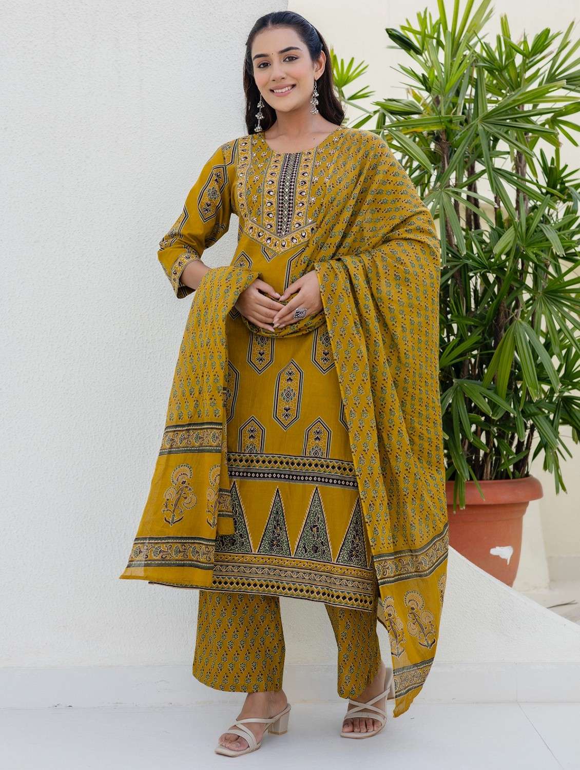 women printed three quarter sleeve kurta palazzo with dupatta set - 22140592 -  Standard Image - 1