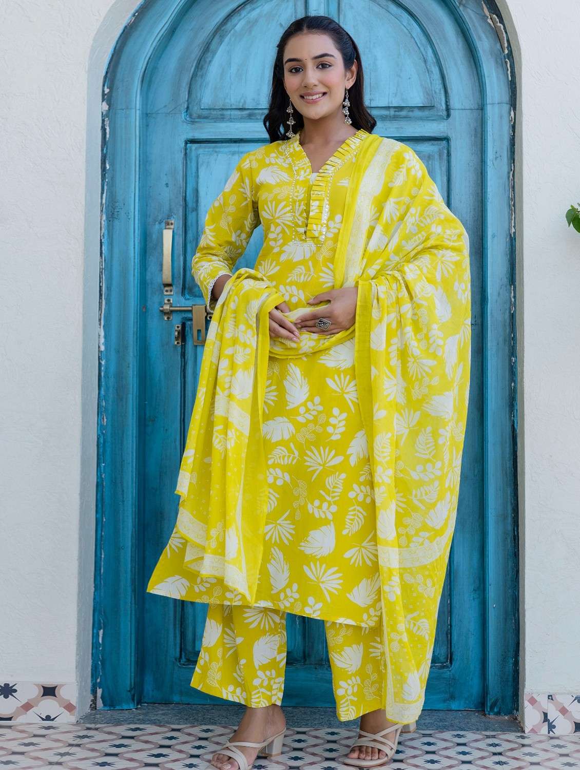 women floral printed three quarter sleeve kurta palazzo with dupatta set - 22140593 -  Standard Image - 1