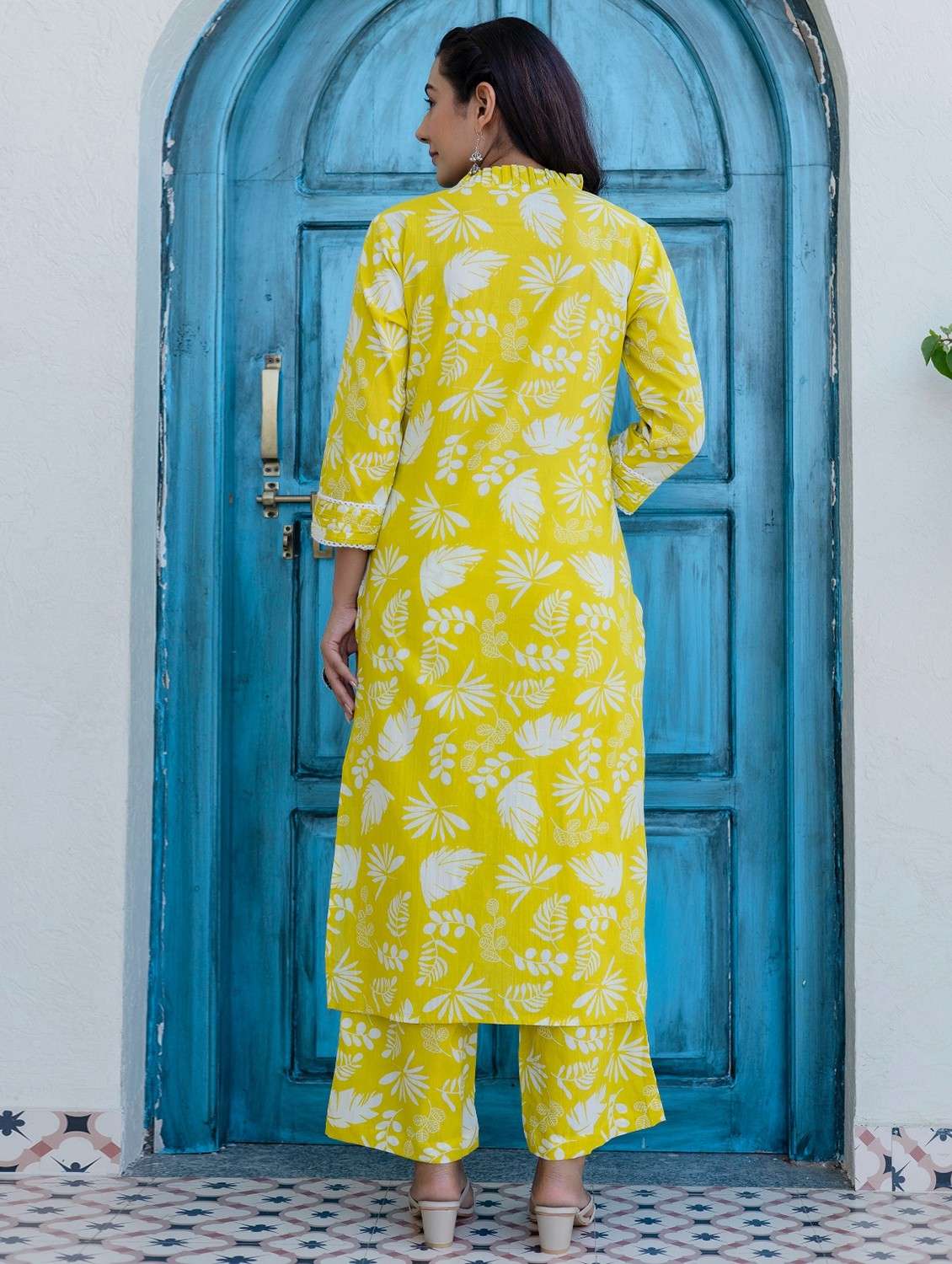 women floral printed three quarter sleeve kurta palazzo with dupatta set - 22140593 -  Standard Image - 4