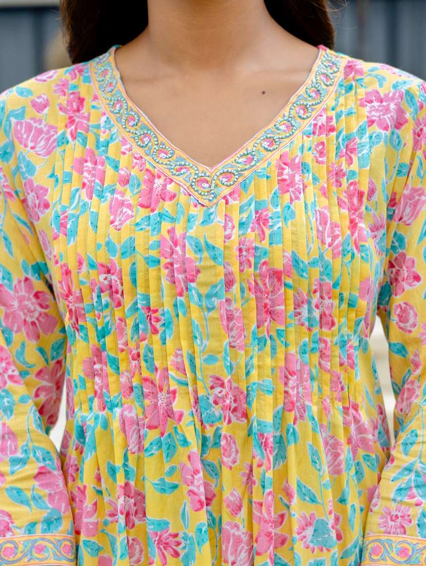women floral printed three quarter sleeve kurta palazzo with dupatta set - 22140598 -  Standard Image - 6