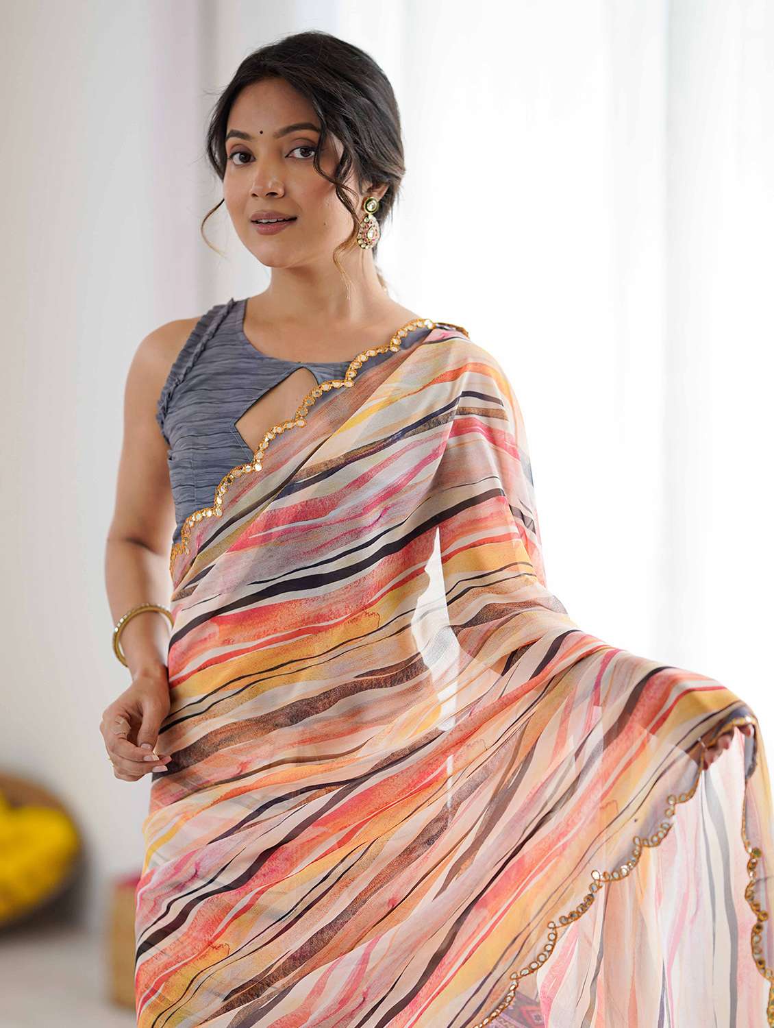 women printed casual wear saree with blouse - 22141060 -  Standard Image - 4