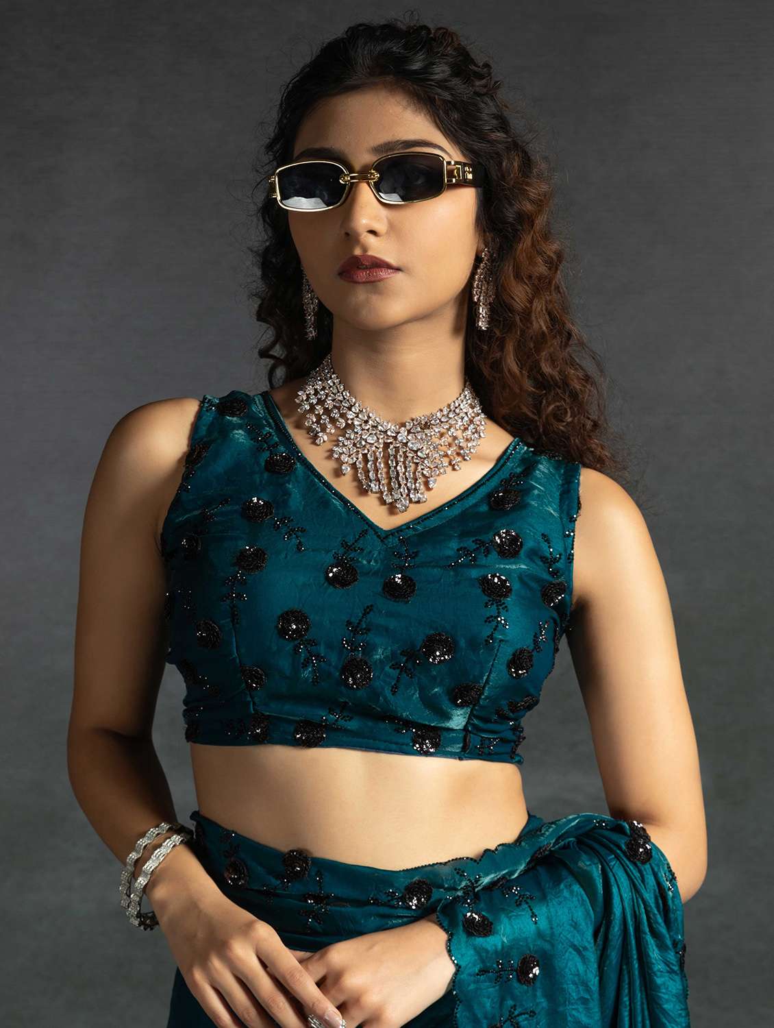 women solid with work embellished saree with blouse - 22141106 -  Standard Image - 4