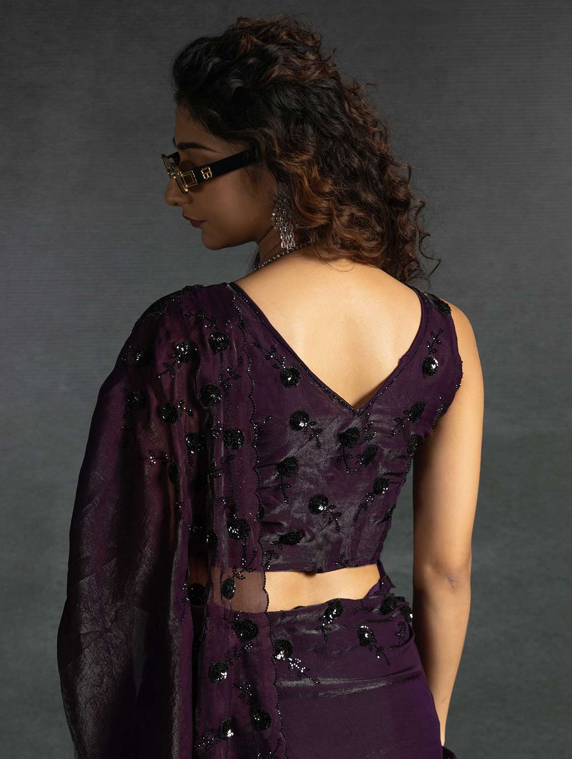 women solid with work embellished saree with blouse - 22141108 -  Standard Image - 4