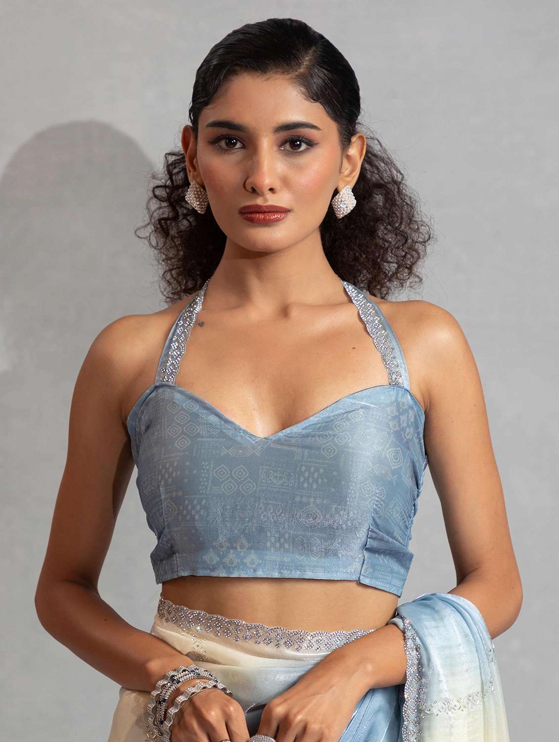 women light blue embellished saree with blouse - 22141119 - Standard Image - 4