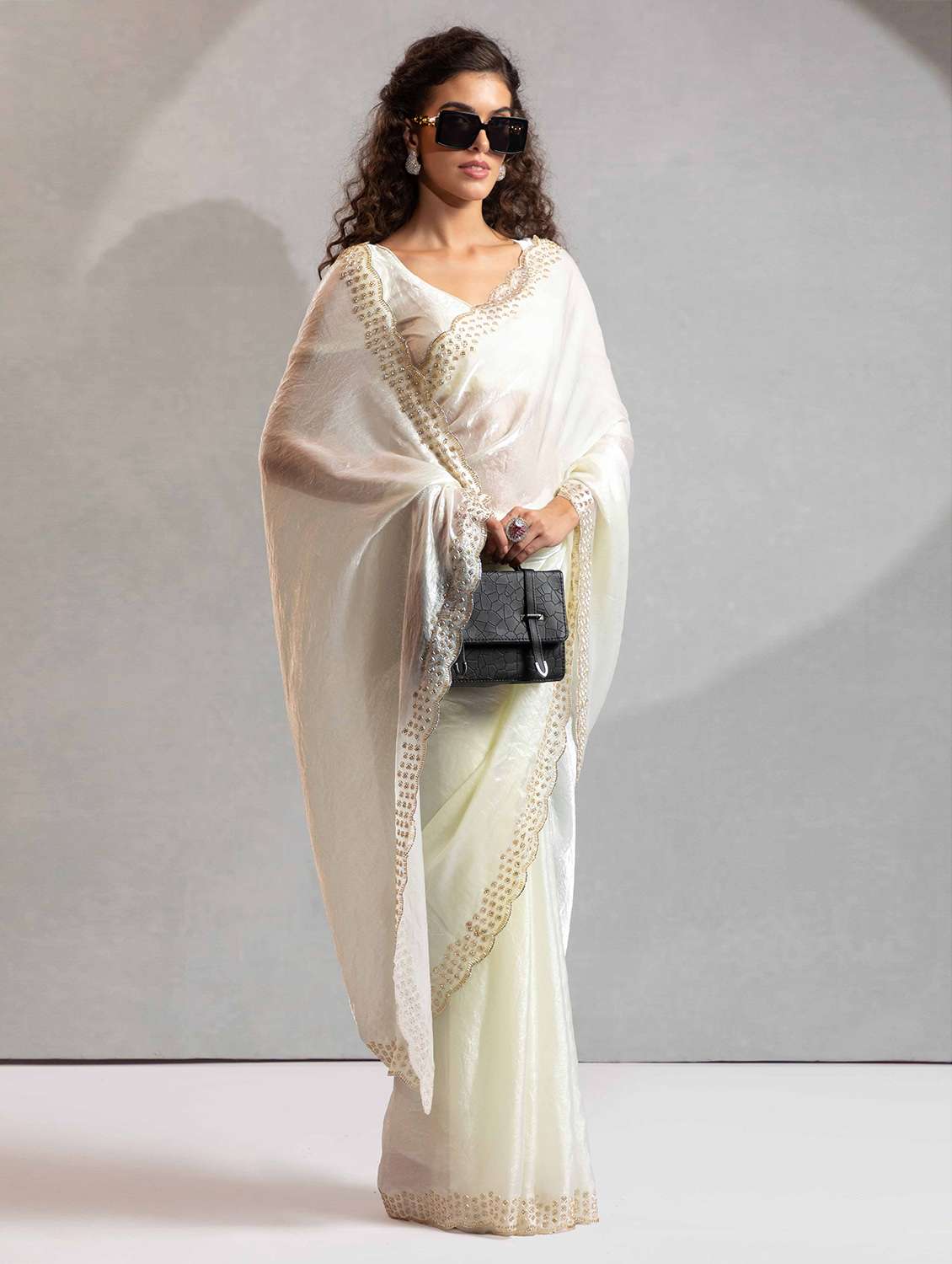 women solid with embellished bordered saree with blouse - 22141138 -  Standard Image - 1