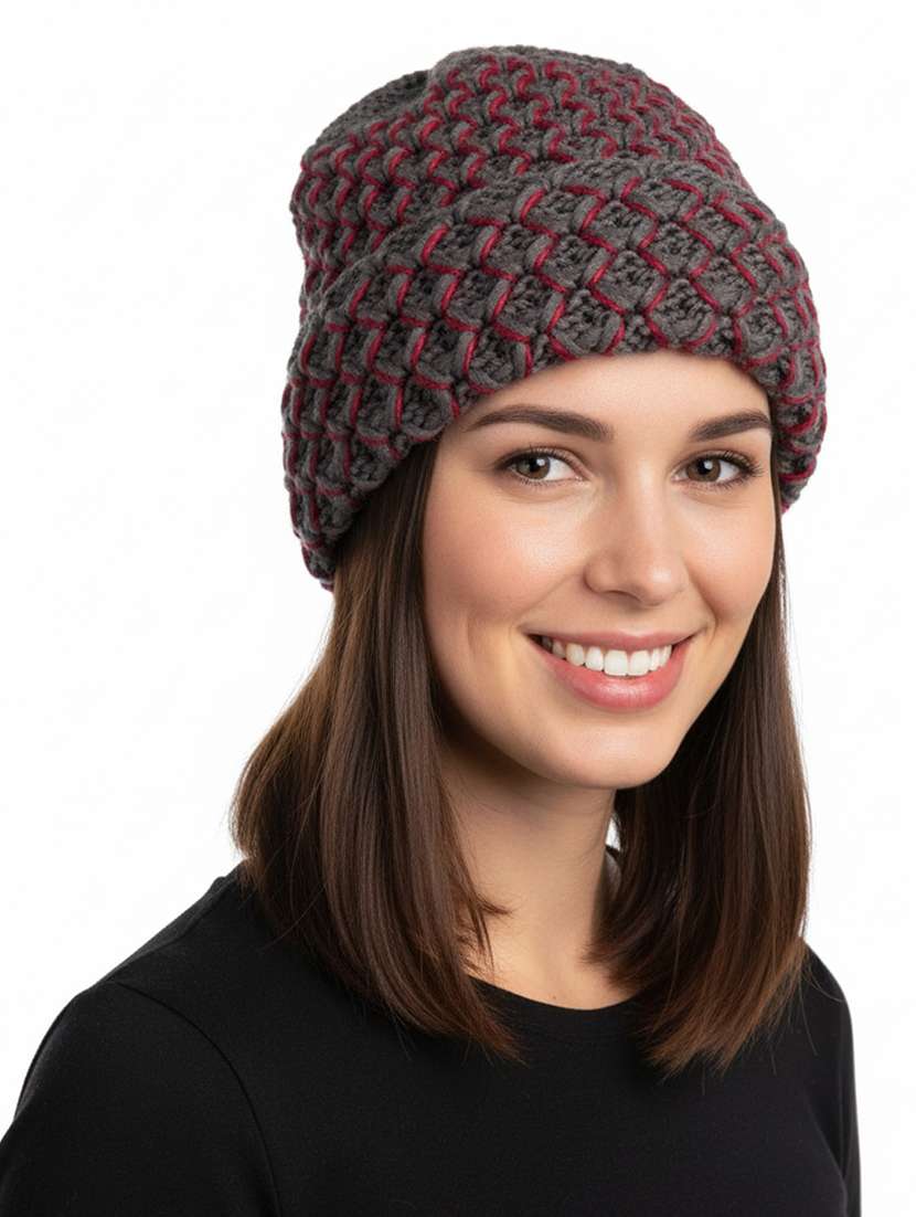 women self design winter cap