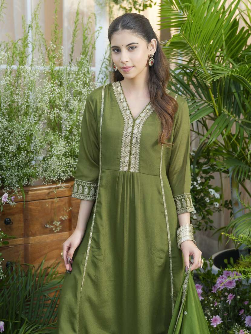 women embroidered three quarter sleeve kurta pant with dupatta set - 22141651 - Standard Image - 4