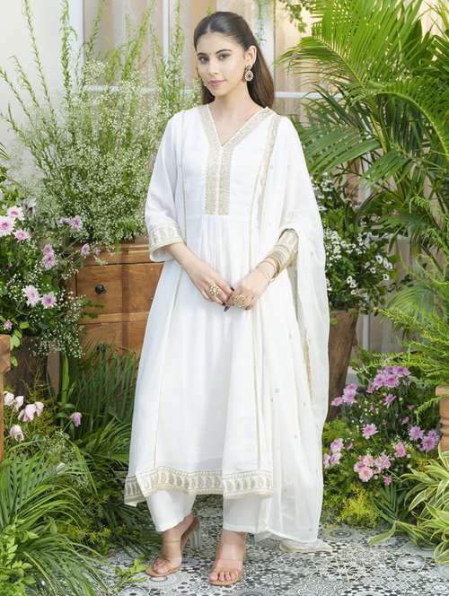 women embroidered three quarter sleeve kurta pant with dupatta set