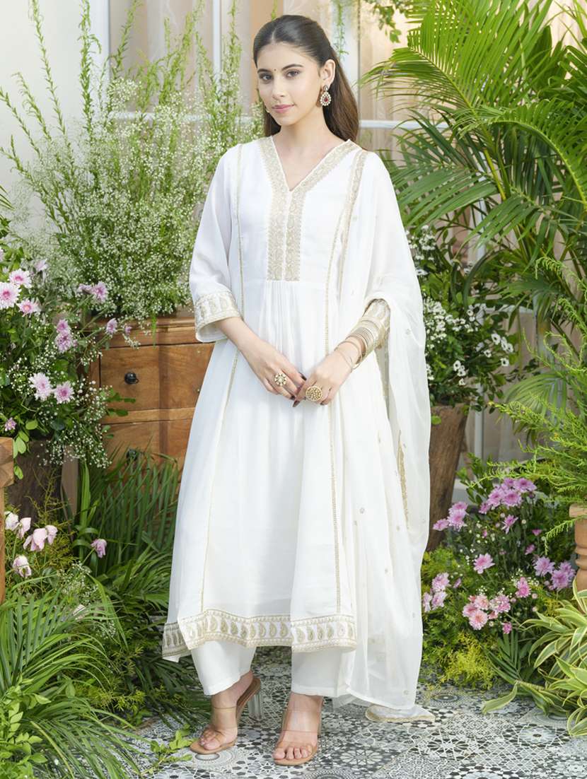 women embroidered three quarter sleeve kurta pant with dupatta set