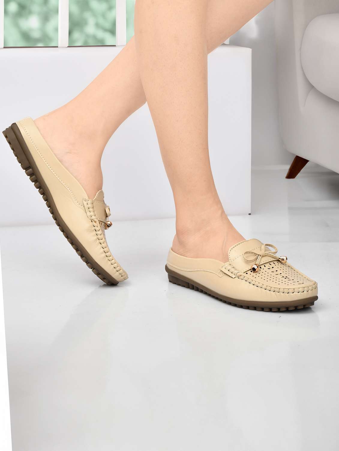 women solid slip on mules - 22142004 -  Standard Image - 1