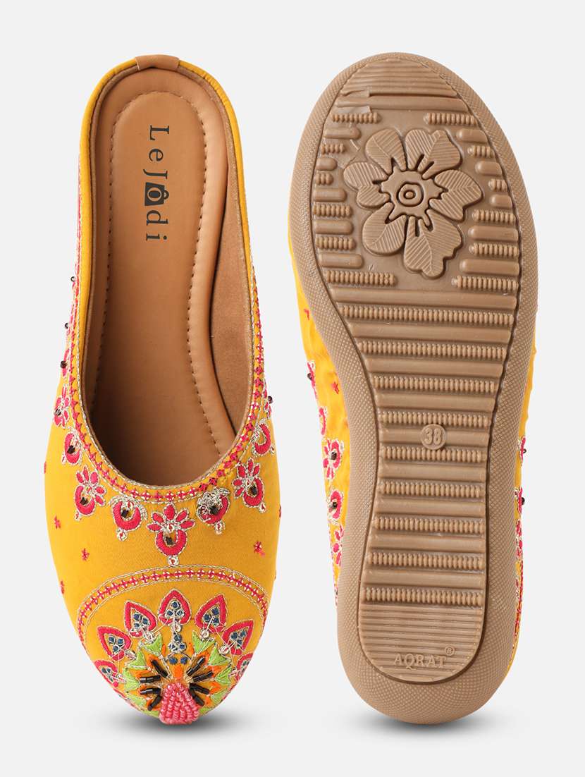 women embroidered slip on jutis - 22142194 -  Standard Image - 4