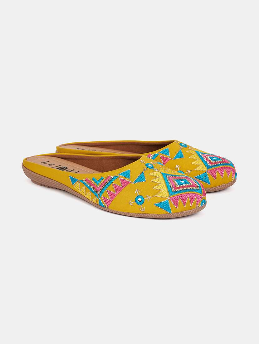 women embroidered slip on jutis - 22142200 -  Standard Image - 1