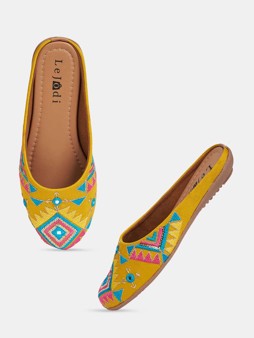women embroidered slip on jutis - 22142200 -  Standard Image - 4