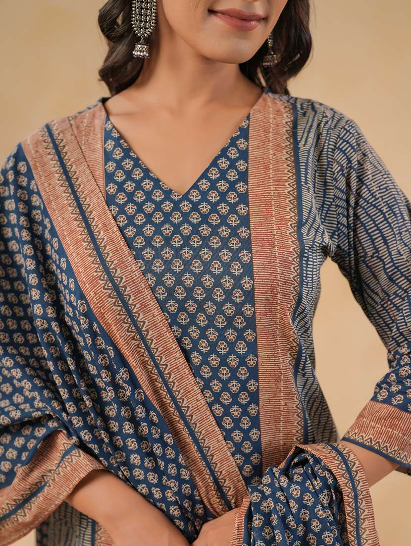 women printed three quarter sleeve kurta pant set - 22142627 -  Standard Image - 4