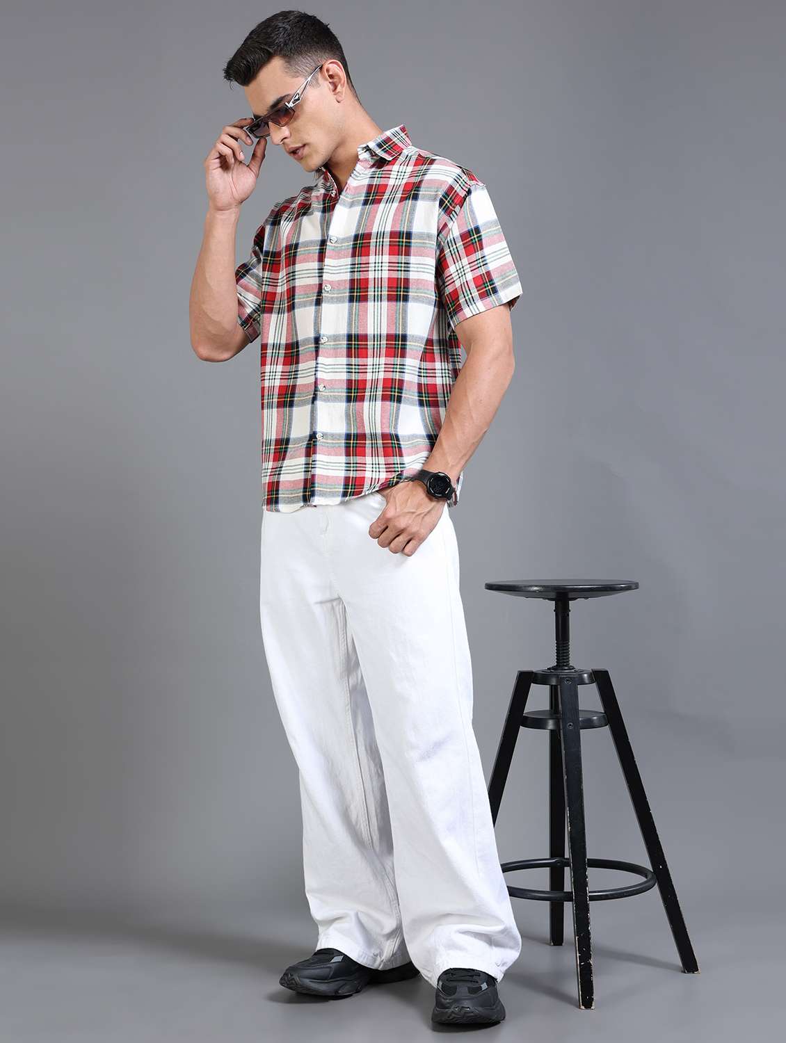 men checkered short sleeve oversized casual shirt - 22142773 - Standard Image - 4