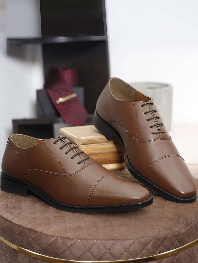 men tan lace-up oxford