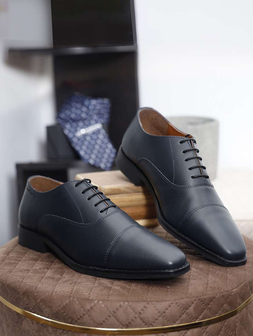 men blue lace-up oxford