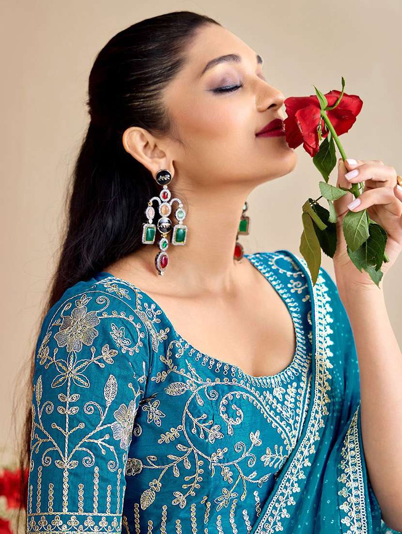 women bandhani printed saree with blouse - 22143166 -  Standard Image - 1