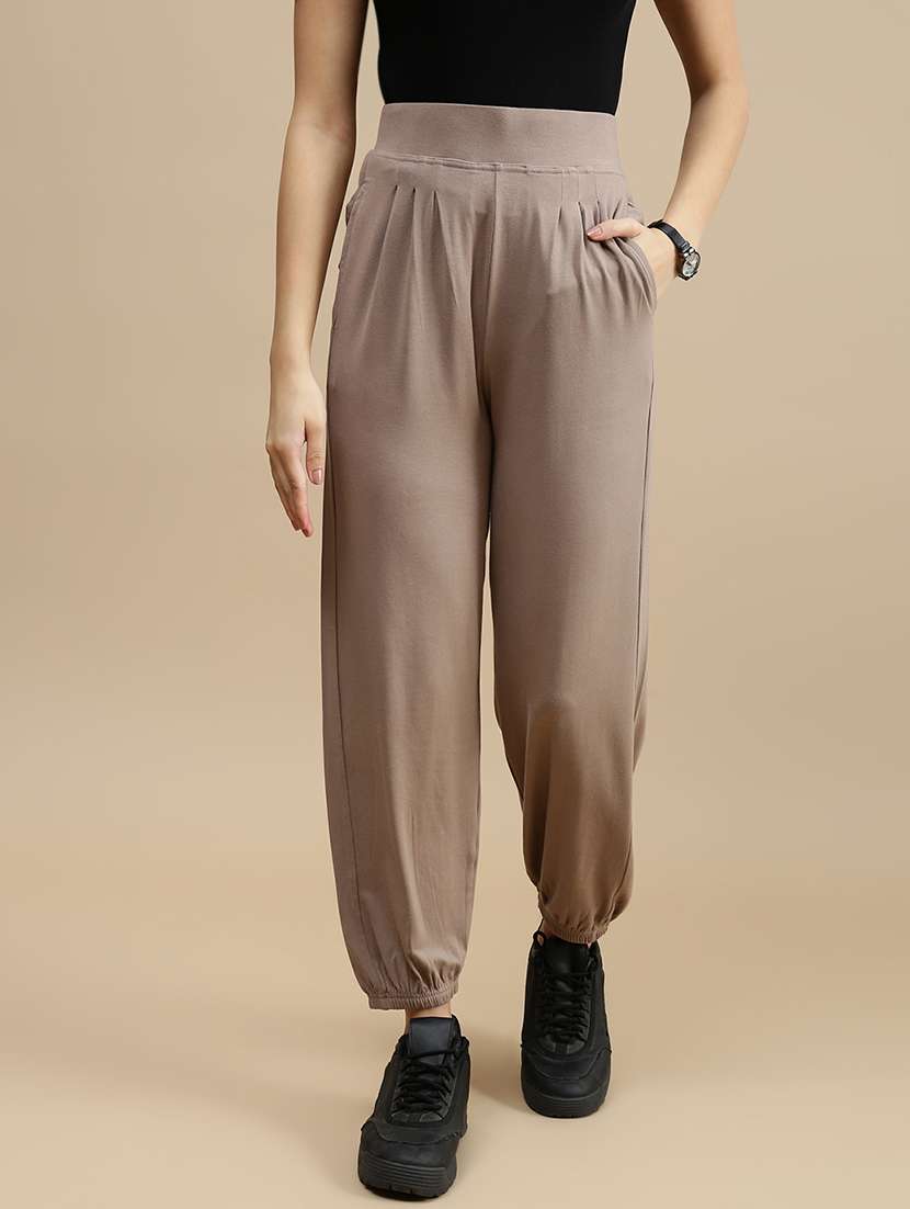 women solid mid rise jogger