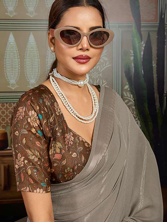 women striped bordered saree with blouse - 22143642 -  Standard Image - 4