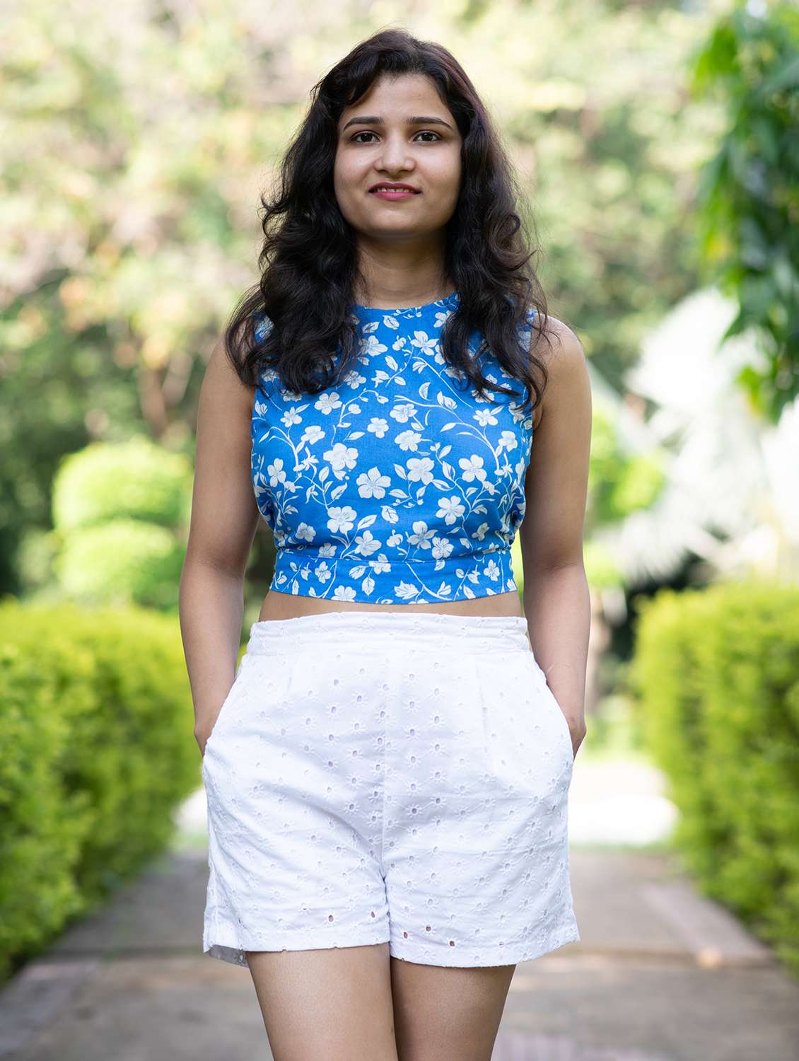 women white solid mid rise schiffli regular short