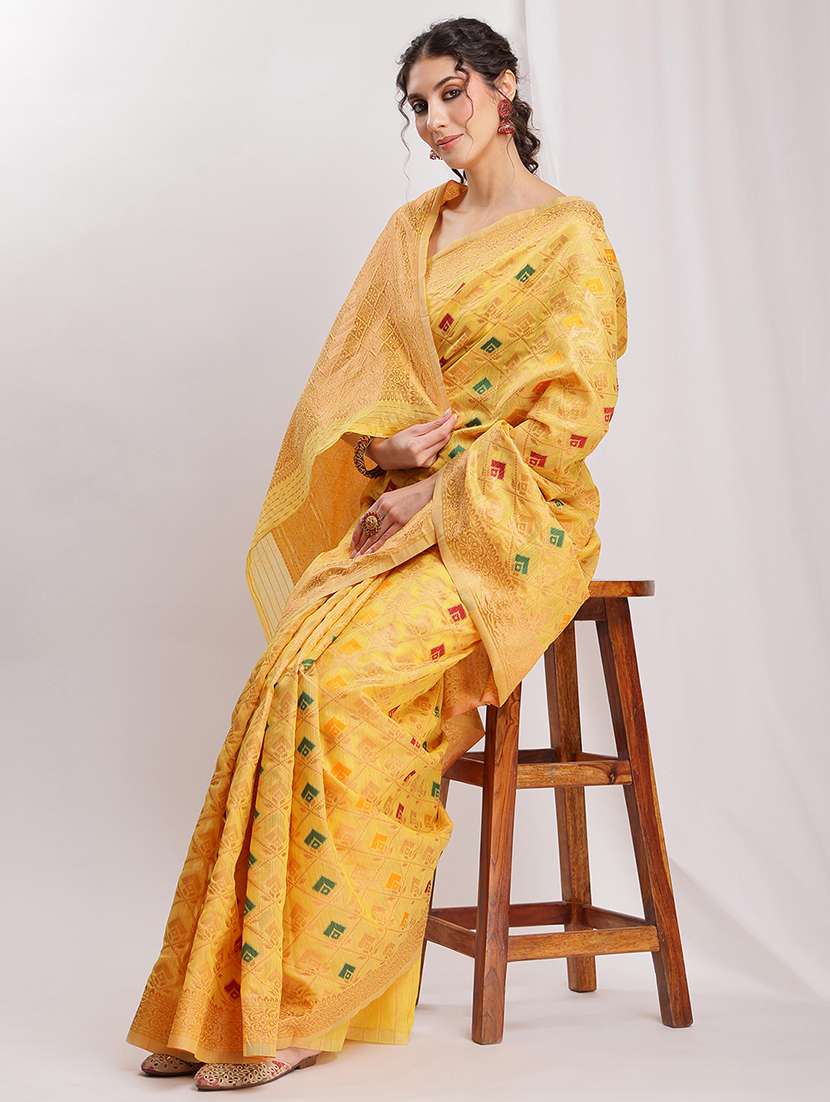 women self design bordered saree with blouse - 22144622 - Standard Image - 1