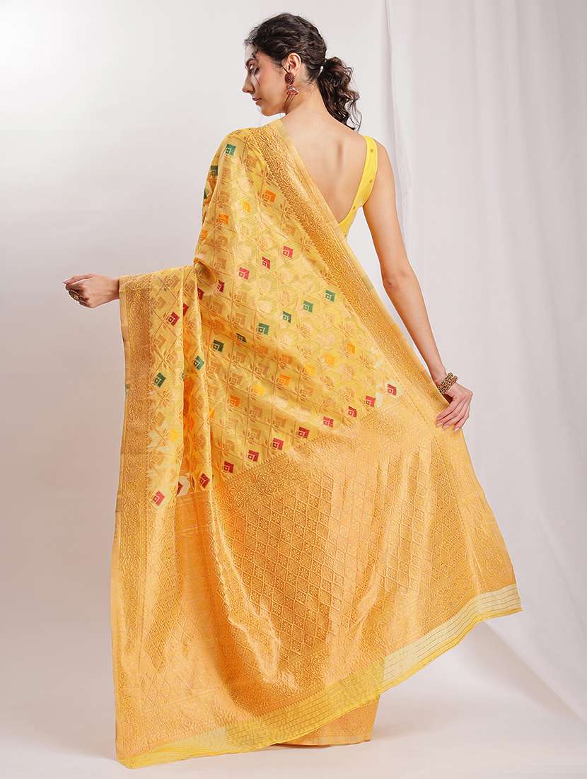 women self design bordered saree with blouse - 22144622 - Standard Image - 4