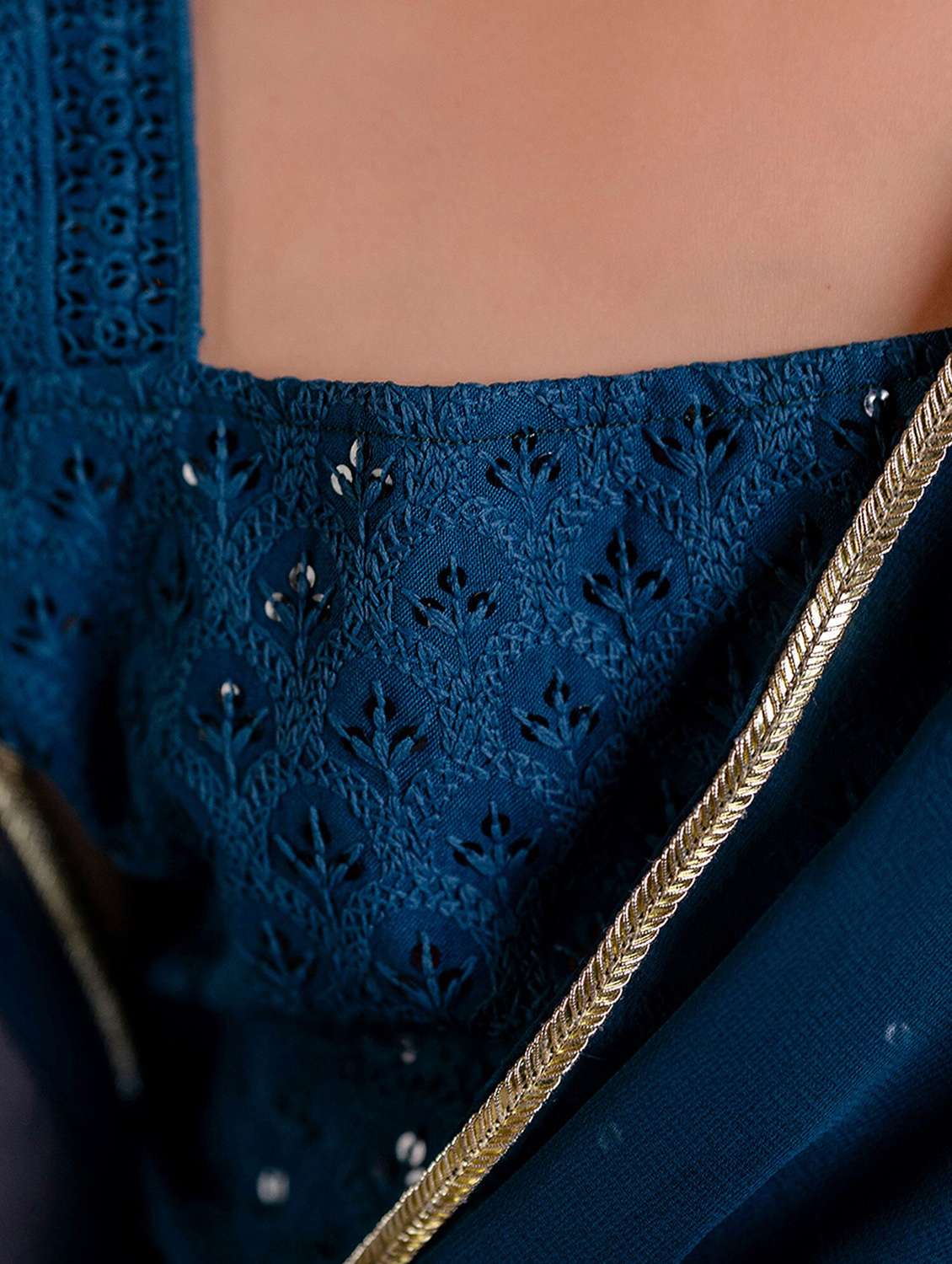 girls solid pre draped ruffled saree - 22144921 -  Standard Image - 4