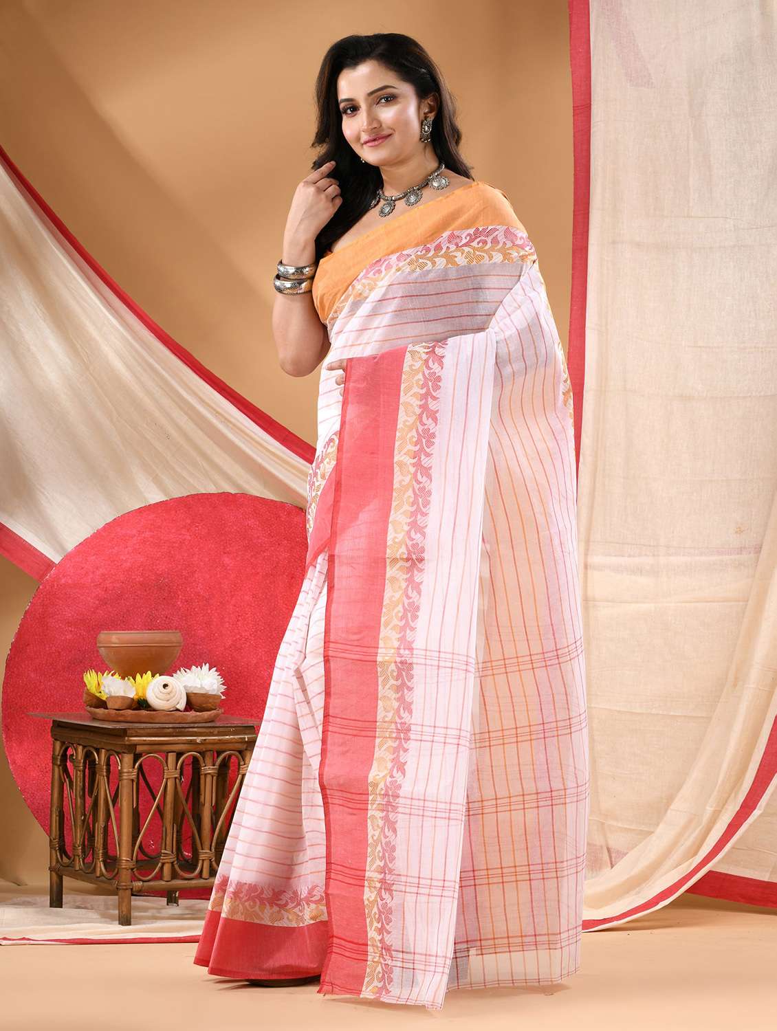 women self design tant saree - 22144946 - Standard Image - 1