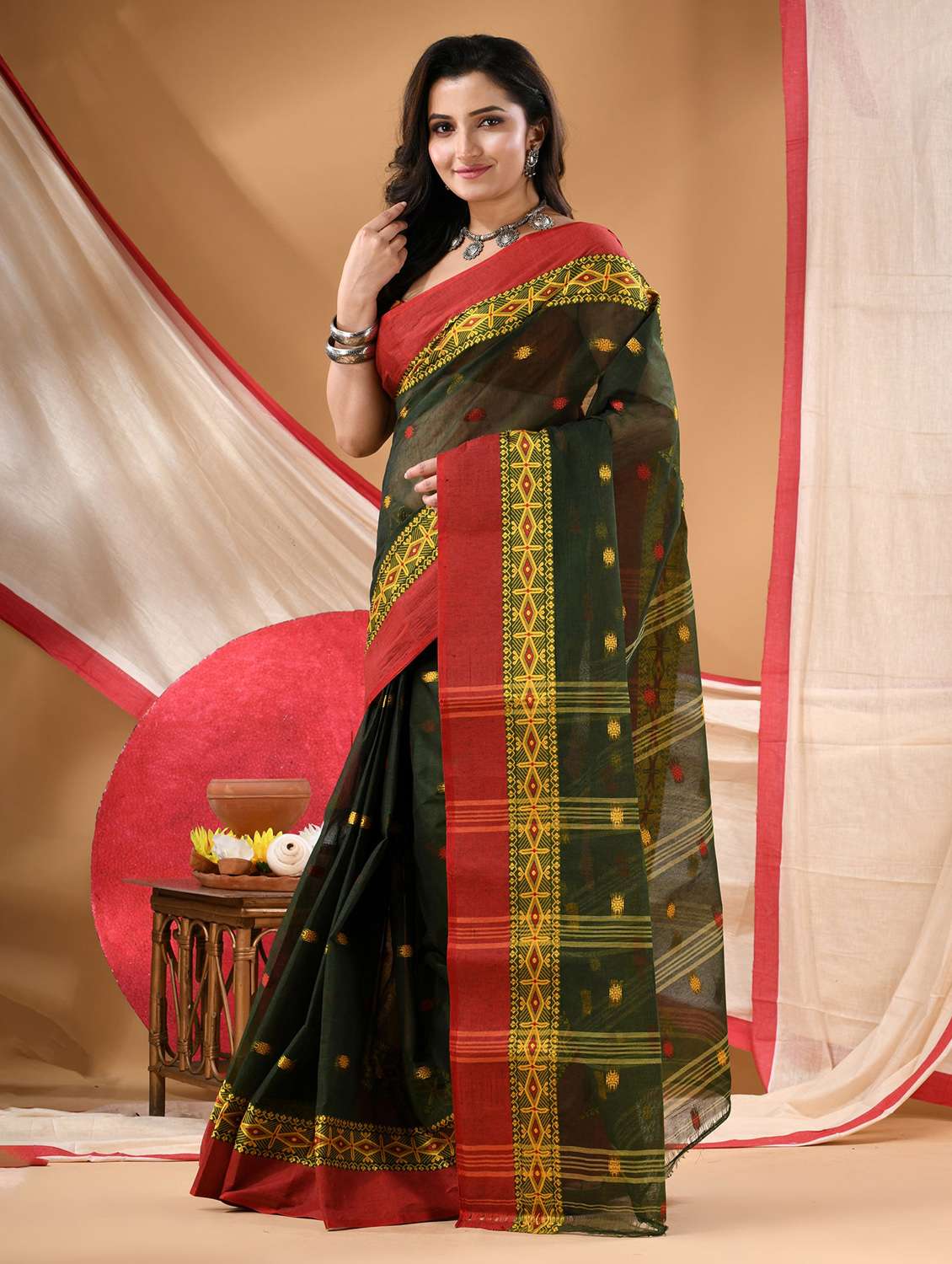 women self design tant saree - 22144948 -  Standard Image - 1