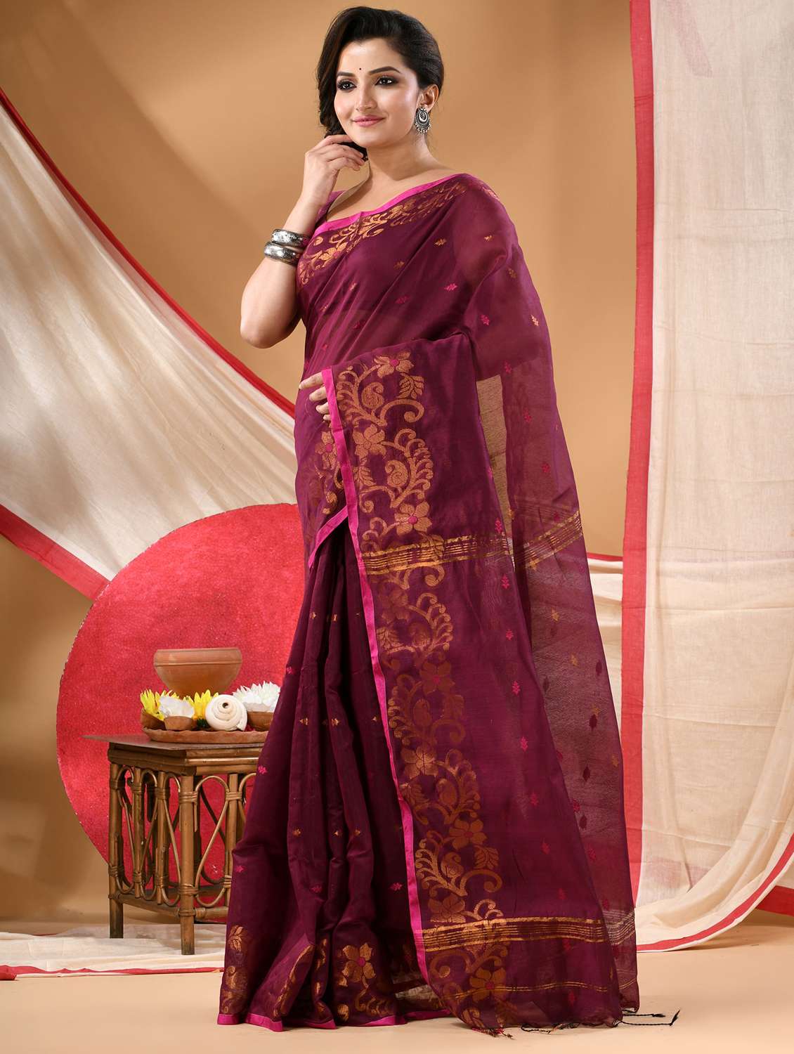 women self design handloom saree with blouse - 22144954 - Standard Image - 1