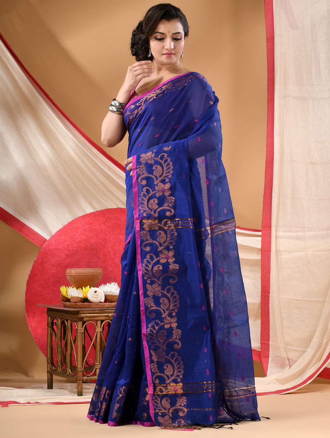 blue cotton handloom saree with blouse - 22144957 - Standard Image - 1