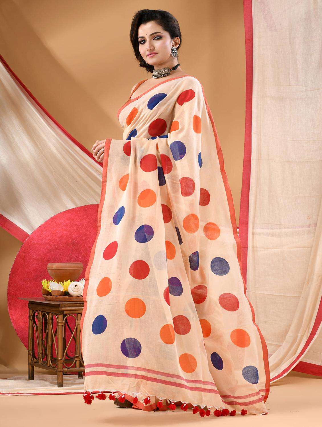 women polka dot printed saree - 22144959 -  Standard Image - 4