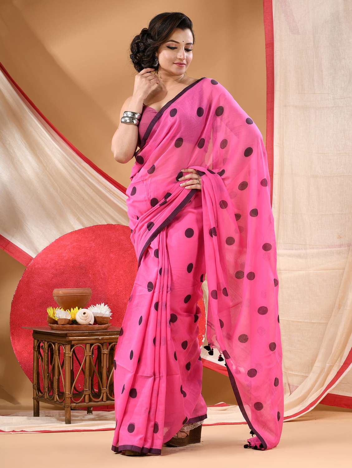 women polka dot printed saree - 22144962 -  Standard Image - 1