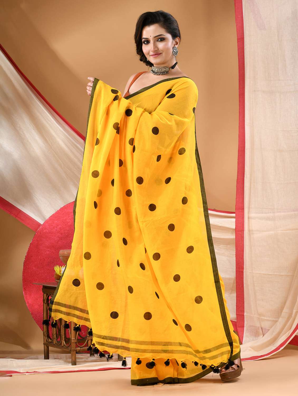 women polka dot printed saree - 22144966 -  Standard Image - 1