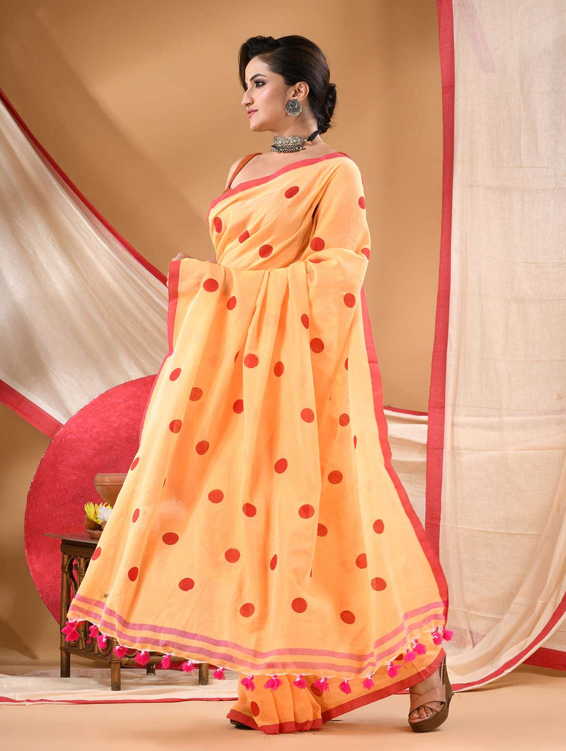 women polka dot printed saree - 22144967 -  Standard Image - 1