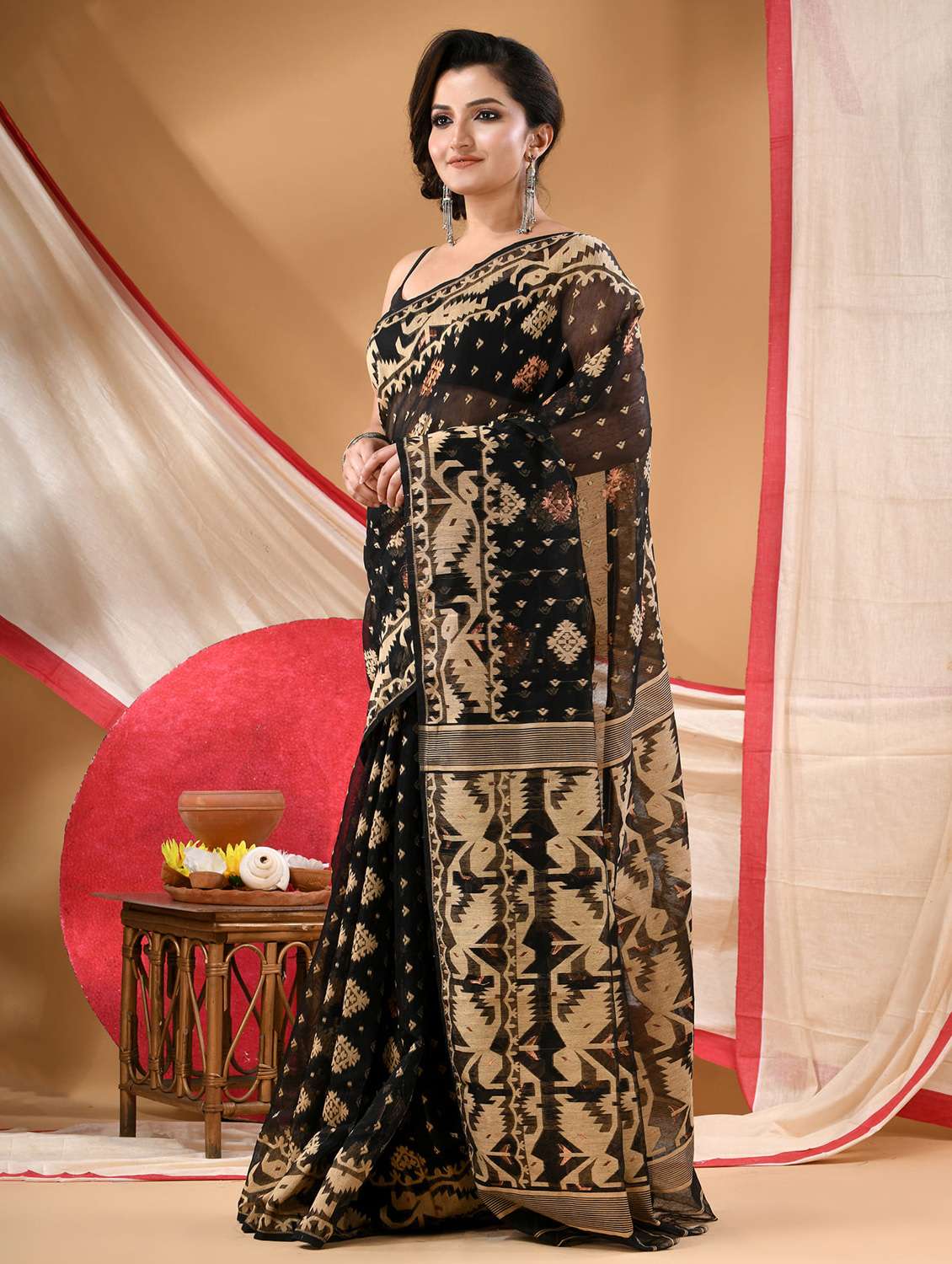 women self design jamdani saree with blouse - 22144970 -  Standard Image - 1