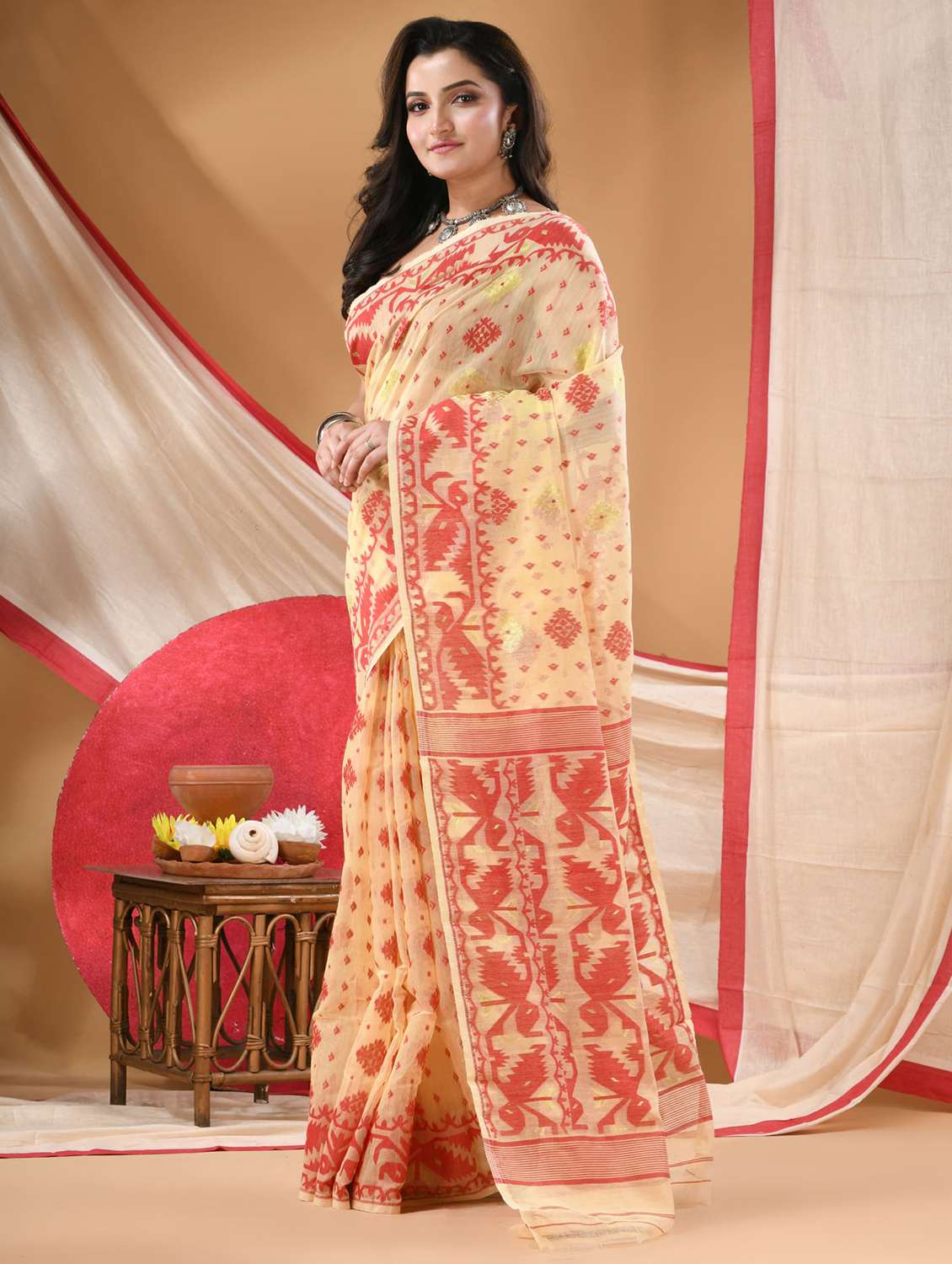 women self design jamdani saree with blouse - 22144971 - Standard Image - 1
