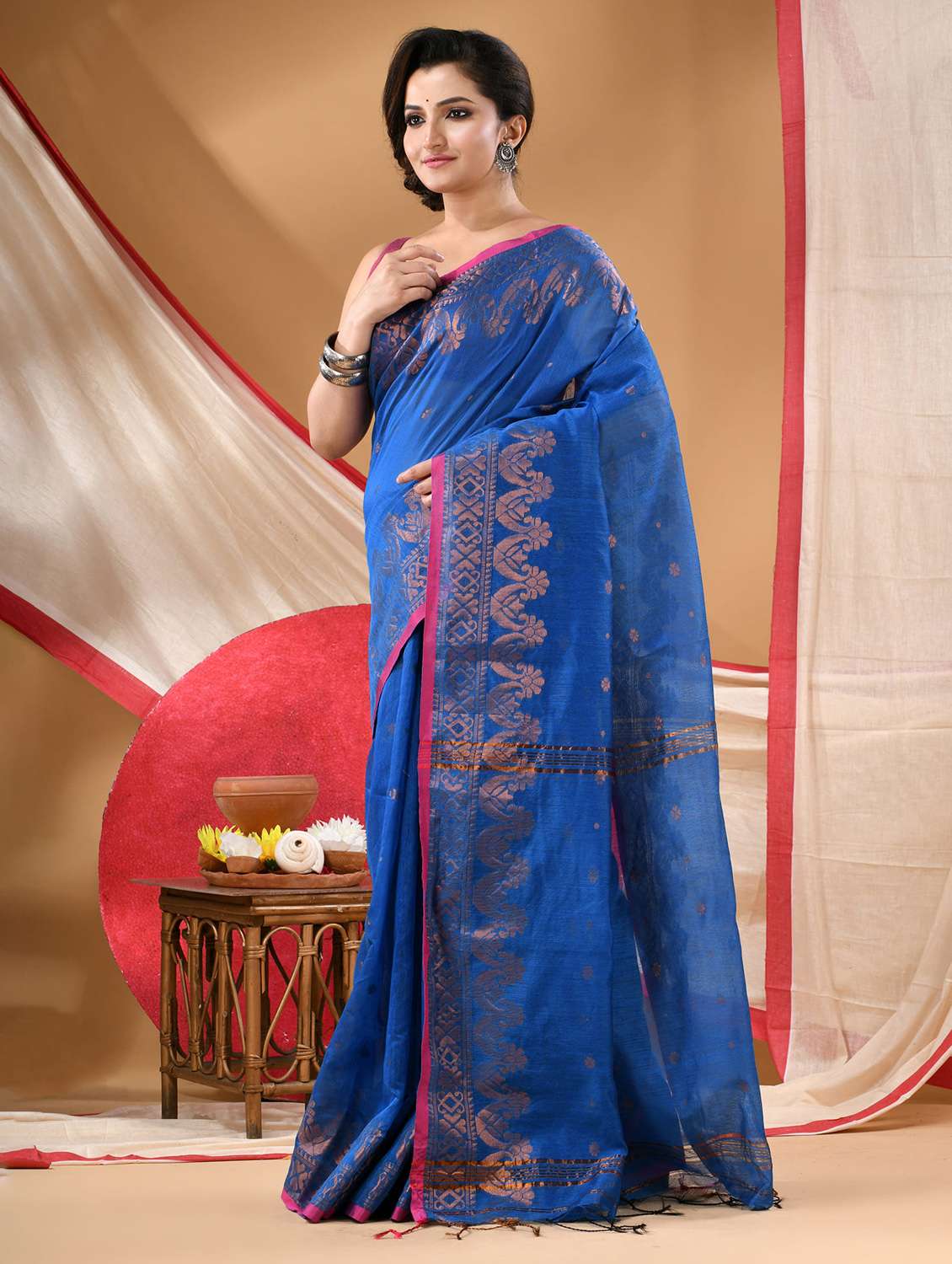 women self design handloom saree with blouse - 22144975 -  Standard Image - 1