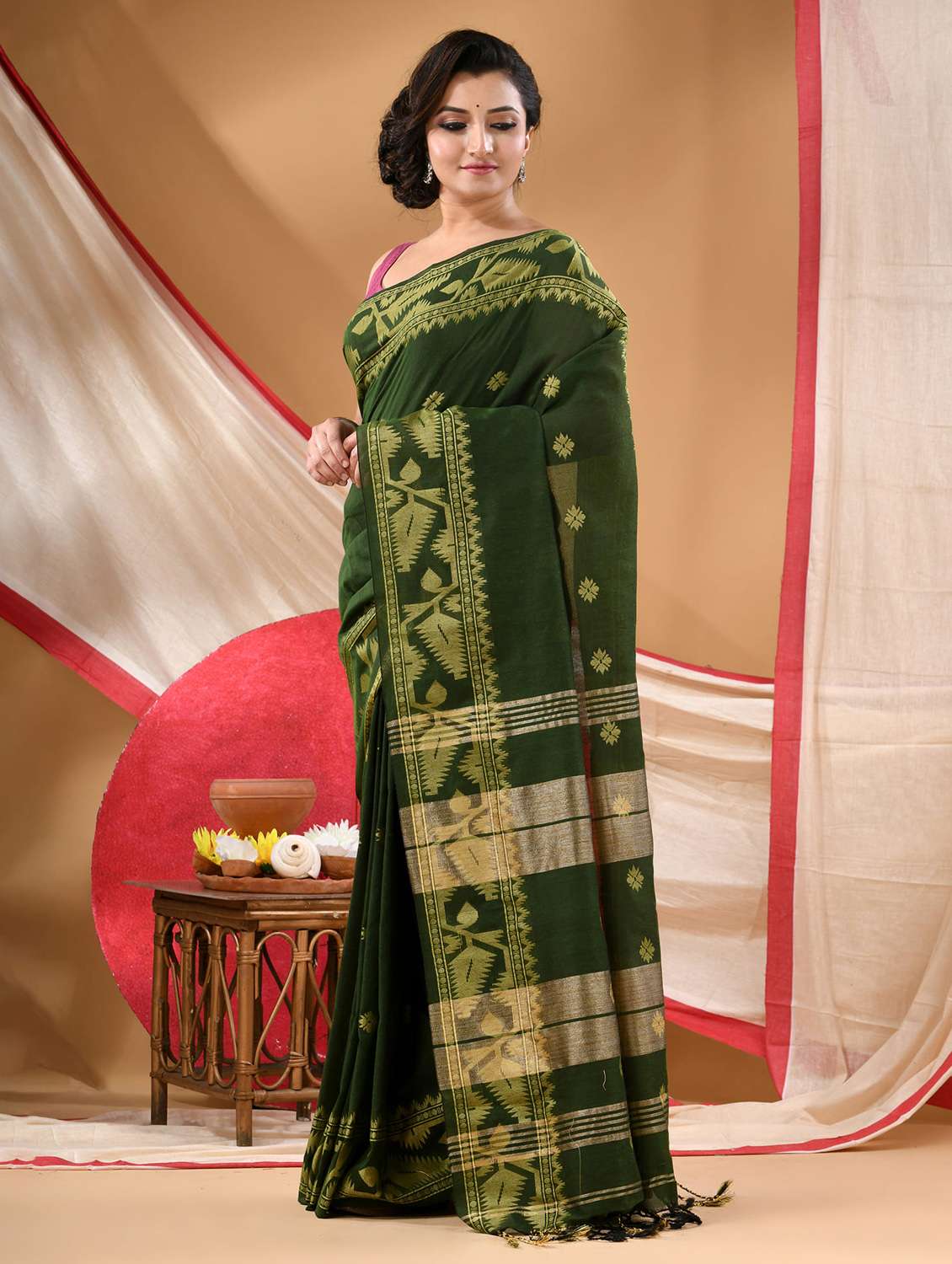 women self design handloom saree with blouse - 22144976 -  Standard Image - 1