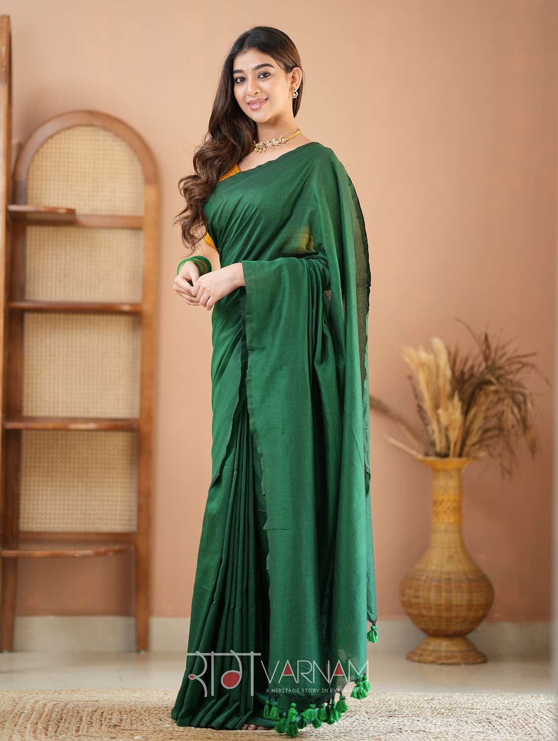 women solid handloom saree with blouse - 22145076 -  Standard Image - 1
