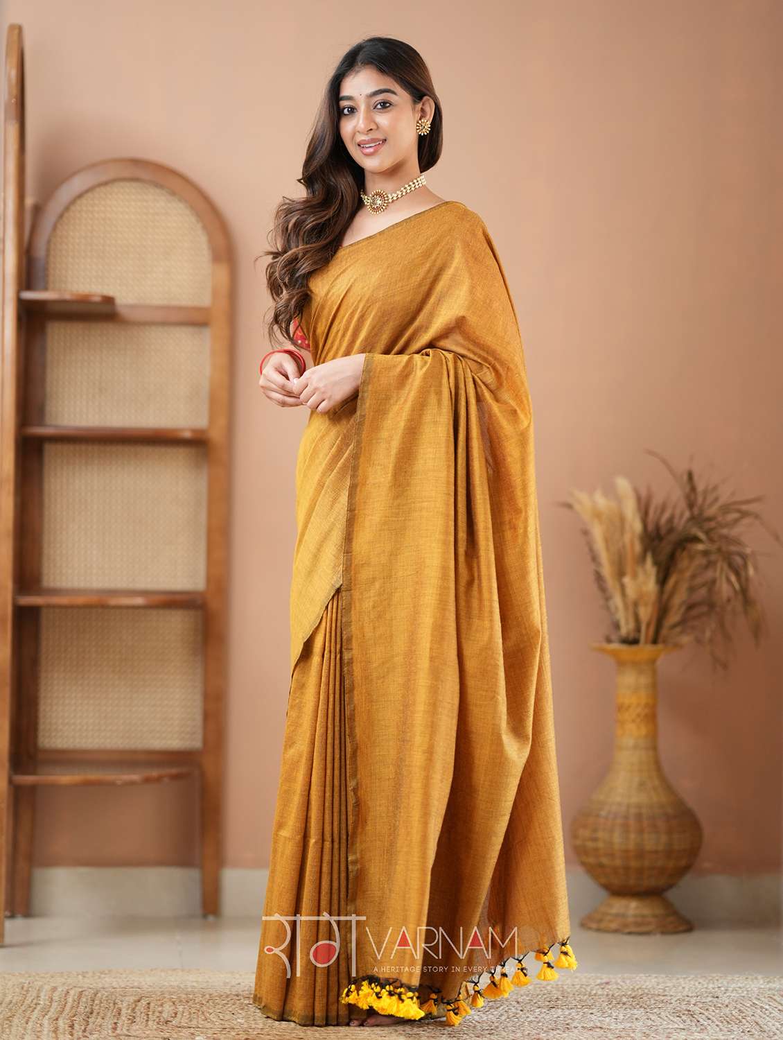women solid handloom saree with blouse - 22145077 -  Standard Image - 1