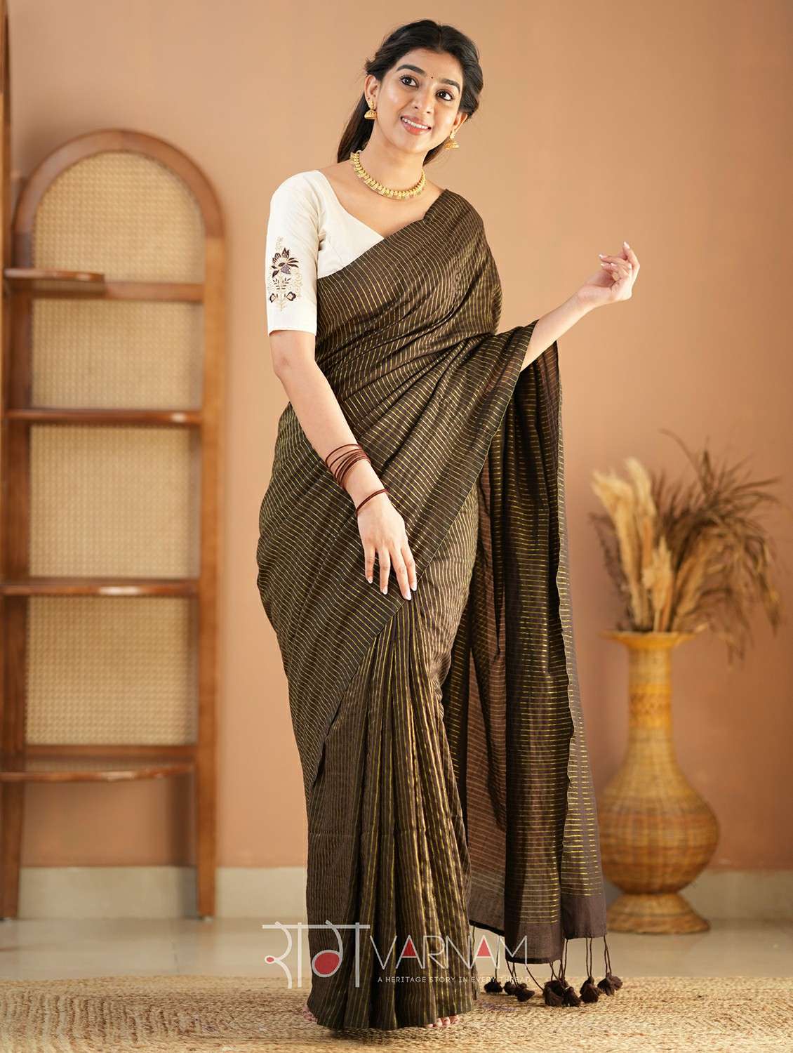 women striped handloom saree with blouse