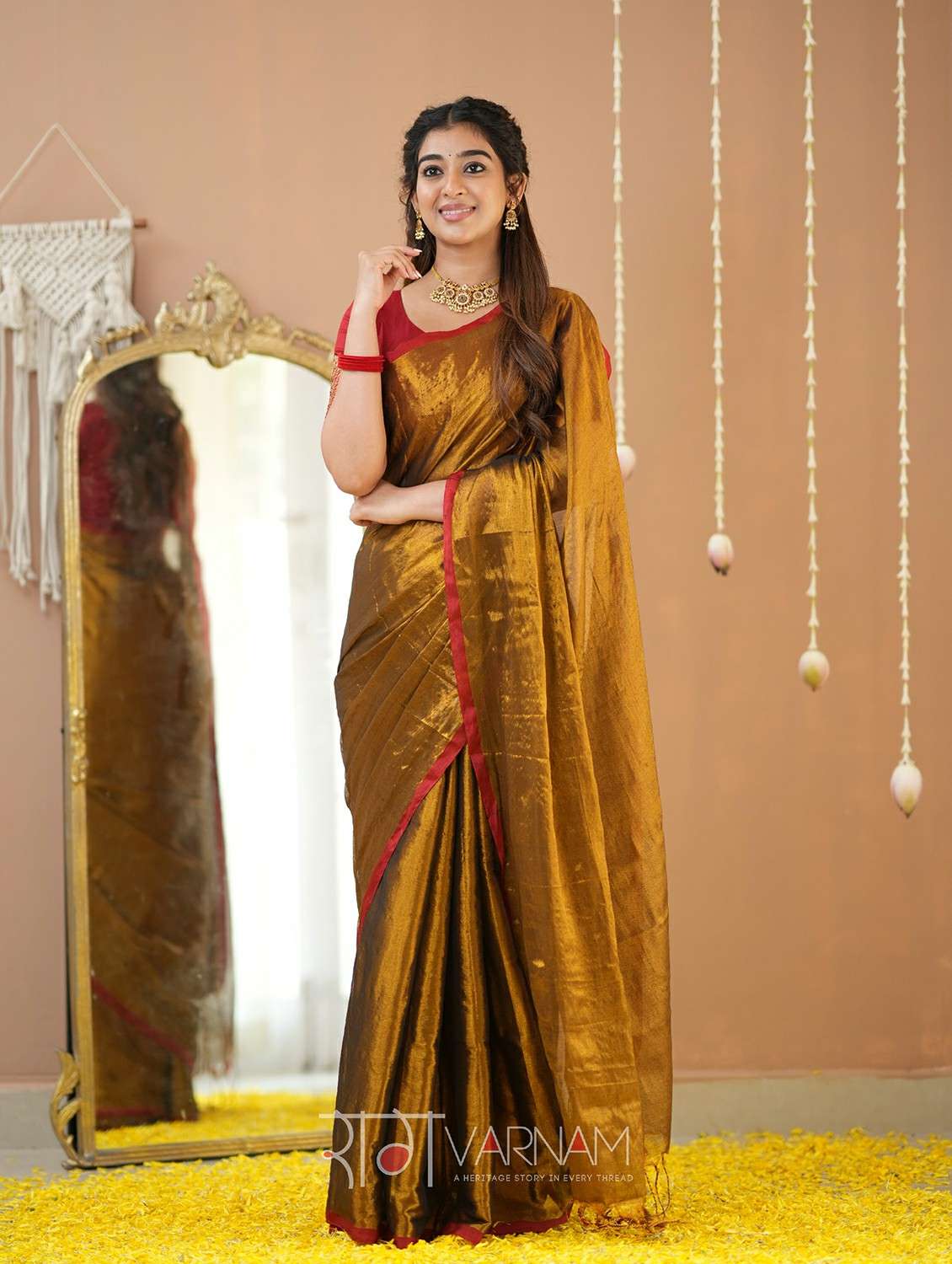 women solid handloom saree with blouse - 22145085 -  Standard Image - 1