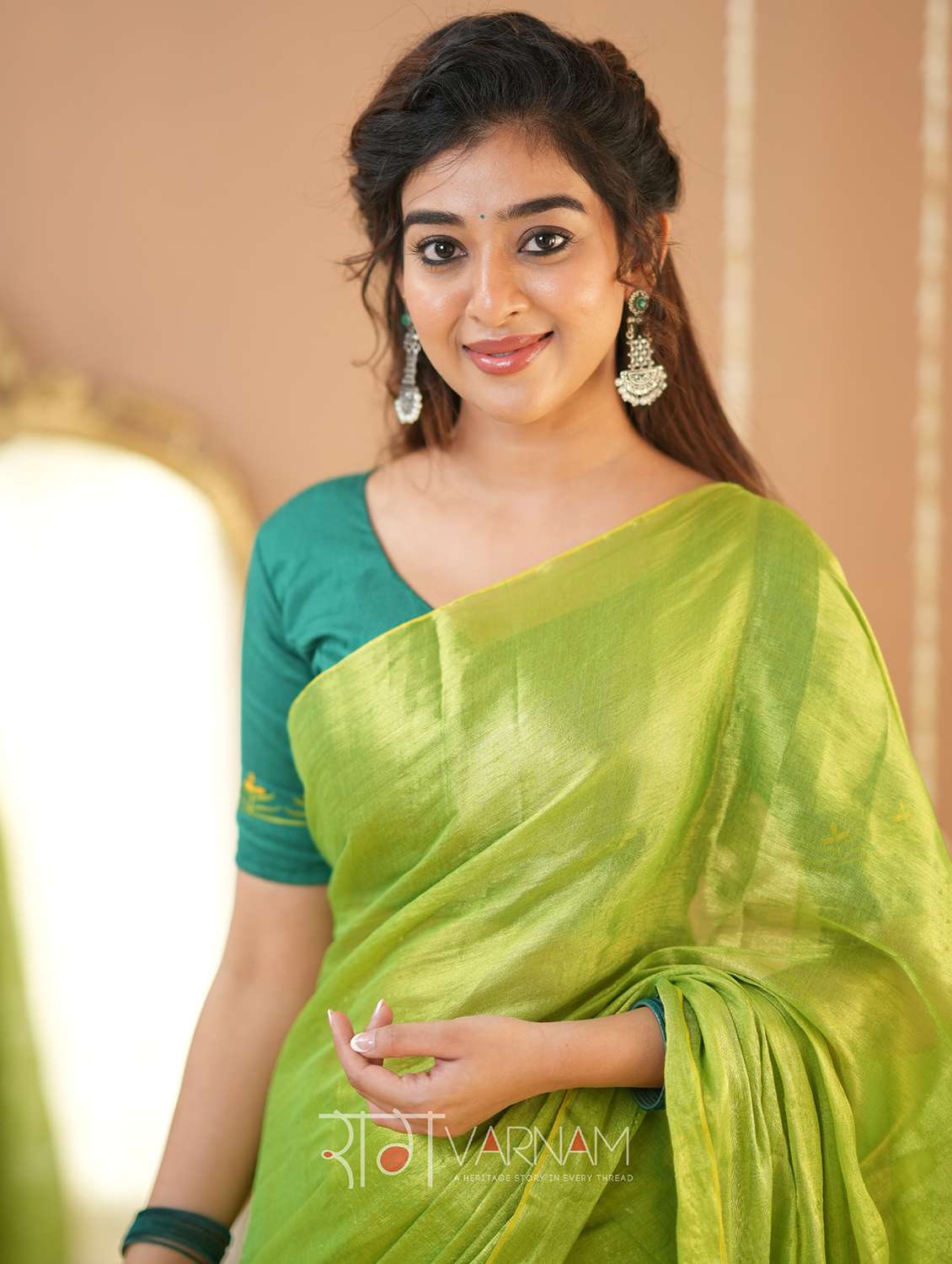 women solid handloom saree with blouse - 22145087 -  Standard Image - 4